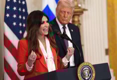 Η Κίμπερλι Γκιλφόιλ και οι άλλοι «απόστολοι του MAGA» στην Ευρώπη 