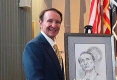 ΓΡΟΙΛΑΝΔΙΑ ΑΠΕΣΤΑΛΜΕΝΟΣ ΤΡΑΜΠ ΛΑΝΤΡΙ