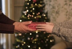 10 χρόνια «Δώρο Αγάπης»: Το μαγικό κουτί αλληλεγγύης του ΑΒ κρύβει φέτος μια έκπληξη