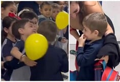 Συγκινούν μαθητές που υποδέχονται συμμαθητή τους ο οποίος νίκησε τον καρκίνο