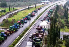 Αγρότες: Με δυσκολία διεξάγεται η έξοδος των αδειούχων - Ουρές στην Αθηνών - Λαμίας