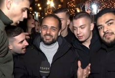 Θεσσαλονίκη: «Θέλω να μπω στο Luben» - H στιγμή που μία παρέα «εισβάλει» on air σε ρεπορτάζ 