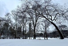 Σφοδρές χιονοπτώσεις στη Νέα Υόρκη: Χάος στις μετακινήσεις και τα αεροδρόμια