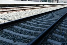 Νεκρός άνδρας στα Άνω Λιόσια που παρασύρθηκε από συρμό: Πήδηξε στα συρματοπλέγματα για να γλιτώσει χρόνο