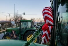 Αγροτικά μπλόκα ενόψει Πρωτοχρονιάς: Κλείνουν παρακαμπτήριες στη Νίκαια - Αποκλεισμοί σε τελωνεία 