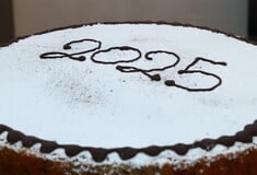 ΒΑΣΙΛΟΠΙΤΑ ΦΛΟΥΡΙ ΕΘΙΜΟ ΚΟΜΜΑΤΙΑ