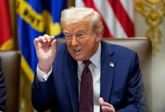 Ντόναλντ Τραμπ: Σε ποια προϊόντα μείωσε τους δασμούς και σε ποια τους ανέβαλε για έναν χρόνο;