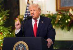 Ο Τραμπ υποδέχτηκε το 2026 στο Mar-a-Lago, δημοπρατώντας πορτρέτο του Ιησού έναντι 2,75 εκατ. δολαρίων