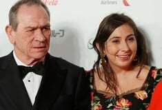 Τόμι Λι Τζόουνς: H κόρη του βρέθηκε νεκρή σε δώματιο ξενοδοχείου στο Σαν Φρανσίσκο