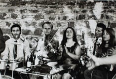 Παίζοντας βιολί στα πανηγύρια στα χωριά τα ’60s, προτού έρθουν οι φίρμες 