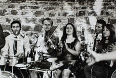 Παίζοντας βιολί στα πανηγύρια στα χωριά τα ’60s, προτού έρθουν οι φίρμες 