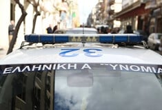 Κολωνός: Δύο εμπρηστικές επιθέσεις με γκαζάκια τα ξημερώματα του Σαββάτου