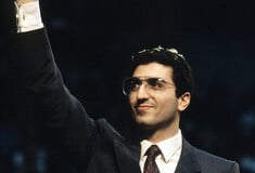 Ιράν: Ποιος είναι ο εξόριστος γιος του σάχη που καλεί τους Ιρανούς στους δρόμους