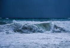 Κακοκαιρία: «Knossos» και «Festos Palace» δεν έδεσαν στη Μήλο εξαιτίας των ισχυρών ανέμων