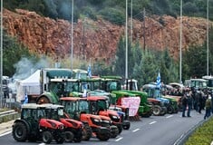 Αγρότες: Δύο επιτροπές στο Μαξίμου την Τρίτη - «Μαλακώνουν» τα μπλόκα ενόψει της συνάντησης