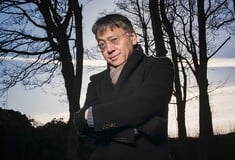 Το πίσω ράφι/ Καζούο Ισιγκούρο «Μη μ’ αφήσεις ποτέ»