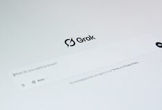 Το X επιτρέπει ακόμη την ανάρτηση σεξουαλικού περιεχομένου που δημιουργείται με το Grok AI