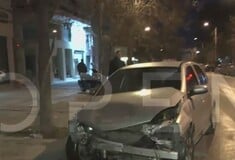 Νεαρή οδηγός παρέσυρε 15 αυτοκίνητα και ένα περίπτερο στη Θεσσαλονίκη