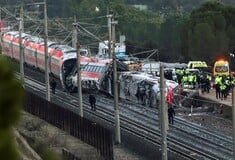 Πώς έγινε η σύγκρουση τρένων στην Ισπανία: Είναι «πολύ παράξενο» - Βαγόνια εκτοξεύθηκαν από τις ράγες