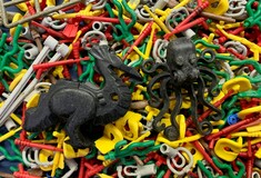 Πώς βρέθηκαν τόσα Lego σε μια παραλία;