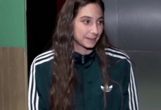 Φωτεινή Αθερίδου: Η αντίδρασή της σε ερώτηση για τον χωρισμό του πατέρα της με τη Σμαράγδα Καρύδη 