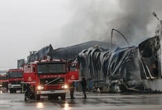 Τρίκαλα: Τέσσερις νεκρές εργαζόμενες από τη φωτιά - Τα πιθανά σενάρια για την έκρηξη στο εργοστάσιο