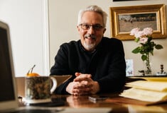 Άλαν Χόλινγκχερστ: «Στην queer λογοτεχνία, κάτι από εκείνη την παλιά οργή θα επιστρέψει» 