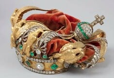 Μουσείο του Λούβρου: Οι πρώτες φωτογραφίες του στέμματος της Γαλλίδας αυτοκράτειρας Ευγενίας μετά τη ληστεία 