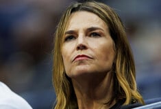 Savannah Guthrie: «Όποιος την κρατά θέλουμε να επικοινωνήσει» - Η έκκληση της παρουσιάστριας για την αγνοούμενη μητέρα της 