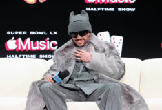 Super Bowl 2026: Οι καλλιτέχνες που θα τραγουδήσουν στη μεγάλη αθλητική βραδιά των ΗΠΑ