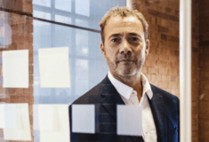 The Washington Post: Παραιτήθηκε ο διευθύνων σύμβουλος, Γουίλ Λιούις