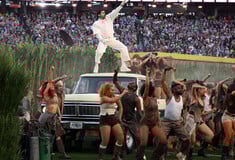 Super Bowl: Ο Bad Bunny ένωσε την Αμερική τραγουδώντας στα Ισπανικά