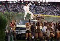 Super Bowl: Ο Bad Bunny ένωσε την Αμερική τραγουδώντας στα Ισπανικά