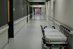 Άρτα: «Προχώρησε να πάει προς την κουζίνα και έπεσε» - Η μητέρα της 35χρονης περιγράφει τη στιγμή που κατέρρευσε