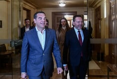 ΓΙΑΝΝΗΣ ΣΤΟΥΡΝΑΡΑΣ ΑΛΕΞΗΣ ΤΣΙΠΡΑΣ