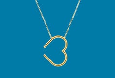 LiFO shopping: Ρούχα, αρώματα, διακοσμητικά και ένα μενταγιόν Amos σε σχήμα καρδιάς