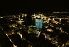 Γιατί άλλαξε χρώμα ο Πύργος Πειραιά 