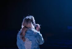 ΤΡΑΓΟΥΔΙΣΤΡΙΑ ΣΥΛΛΗΨΗ ΚΟΛΩΝΑΚΙ ΜΕΘΥΣΜΕΝΗ ΟΔΗΓΗΣΗ