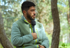 Ευτυχισμένοι Μαζί: «Δεν ξέρω εάν έπρεπε να τα πω αυτά» – Η αποκάλυψη του Άρη Τσάπη για τα σκηνικά