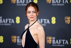 Έμα Στόουν: «Στέλνει λάθος μήνυμα στις νεαρές γυναίκες» - Η εμφάνιση της στα BAFTA 2026 προκάλεσε ανησυχία