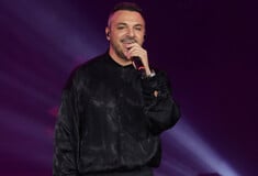 Κώστας Δόξας: Απομακρύνεται από το J2US μετά την καταδίκη για ενδοοικογενειακή βία