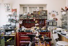 Ένα σπίτι με γάτες και μηχανές / Ένα σπίτι που νιαουρίζει και μαρσάρει