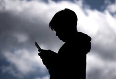 Πώς μοιάζει ο εθισμός στα social media, σύμφωνα με τη γυναίκα που μηνύει τη Meta και το YouTube