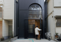 Ένα οικογενειακό σπίτι στο Τόκιο όσο μια θέση parking 