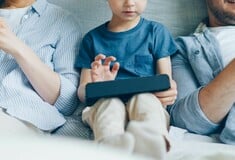 SOCIAL MEDIA ΠΑΙΔΙΑ ΗΝΩΜΕΝΟ ΒΑΣΙΛΕΙΟ