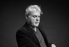 «Eίναι βαρετό ν’ ακούς για τα παιδικά χρόνια κάποιου;» 