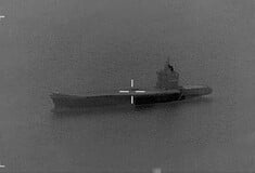 Π0όλεμος στη Μέση Ανατολή: Η επιχείρηση «Epic Fury» σφυροκοπά το ιρανικό ναυτικό - Η στιγμή που βυθίζουν αεροπλανοφόρο