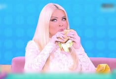 Κατερίνα Καινούργιου: «Τι με δείχνεις ρε παιδάκι μου;» - Η στιγμή που έτρωγε on air στην εκπομπή