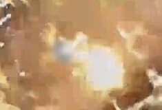 Ιράν: Η στιγμή που 50 ισραηλινά μαχητικά χτυπούν το υπόγειο καταφύγιο του Χαμενεΐ