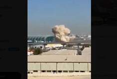 Πόλεμος στη Μέση Ανατολή: Η στιγμή που ιρανικό drone συντρίβεται στο αεροδρόμιο του Ντουμπάι